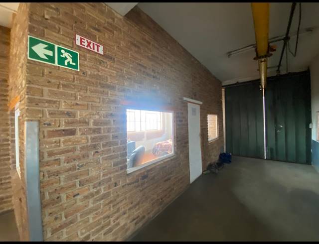 340M² WAREHOUSE TO LET IN NEWLANDS